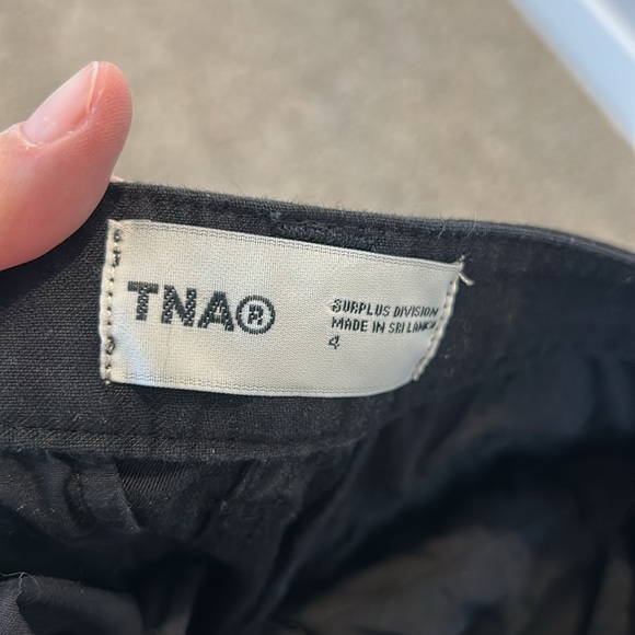 Aritiza TNA Supply Relaxed Cotton Adjustable Cargo Pant in Black - Picture 6 of 11